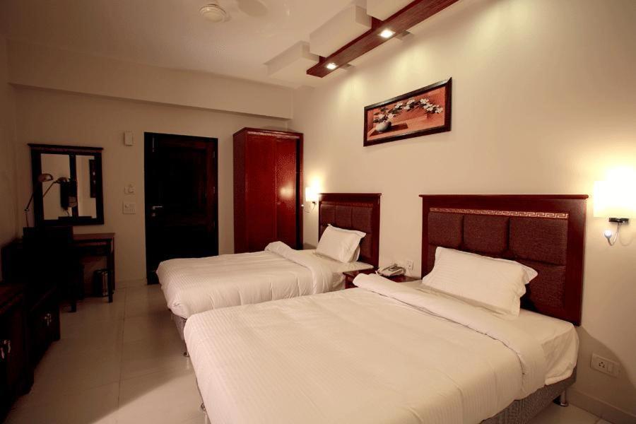 Kartikay Hotel Hisār Екстериор снимка