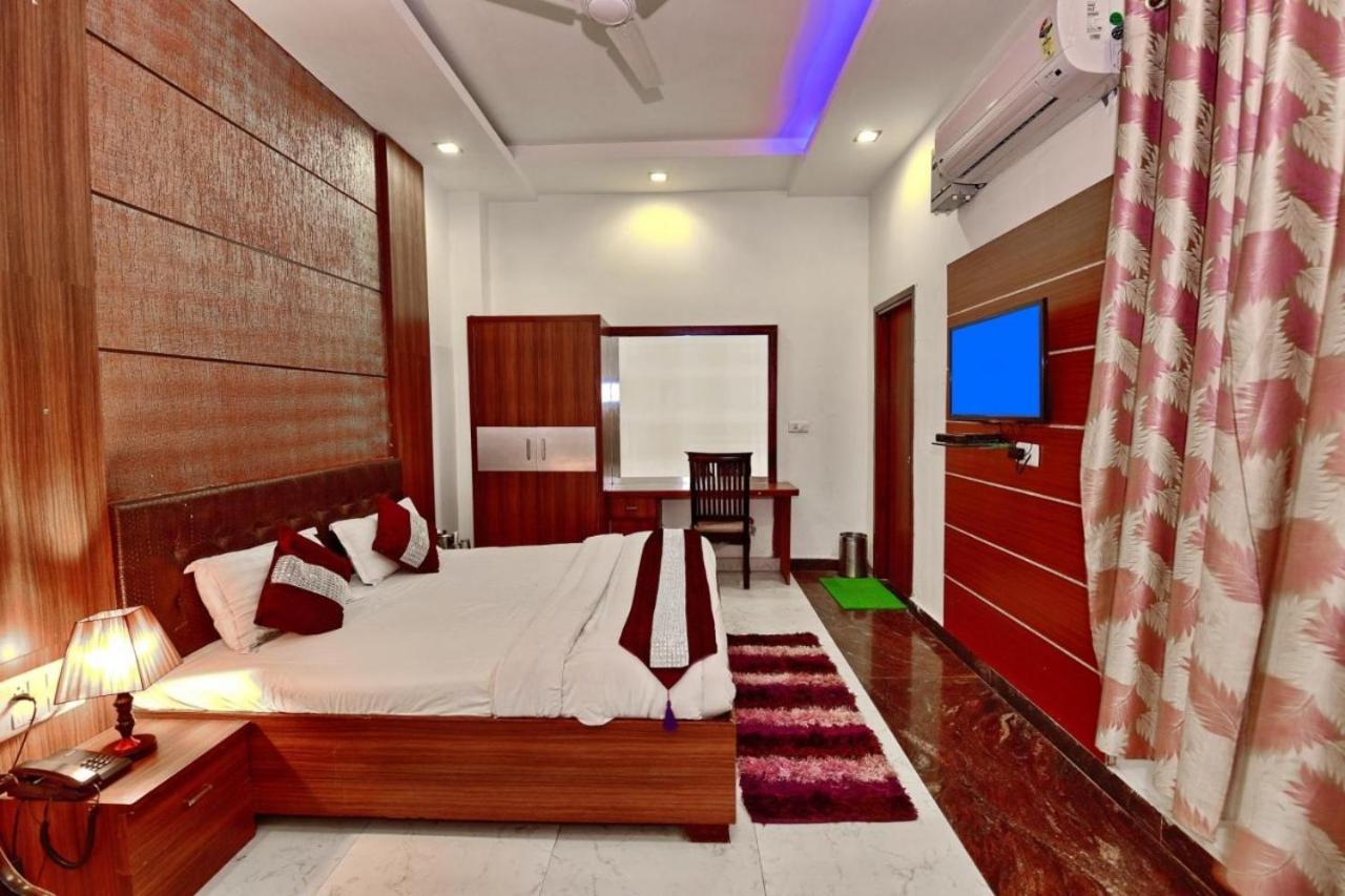 Kartikay Hotel Hisār Екстериор снимка