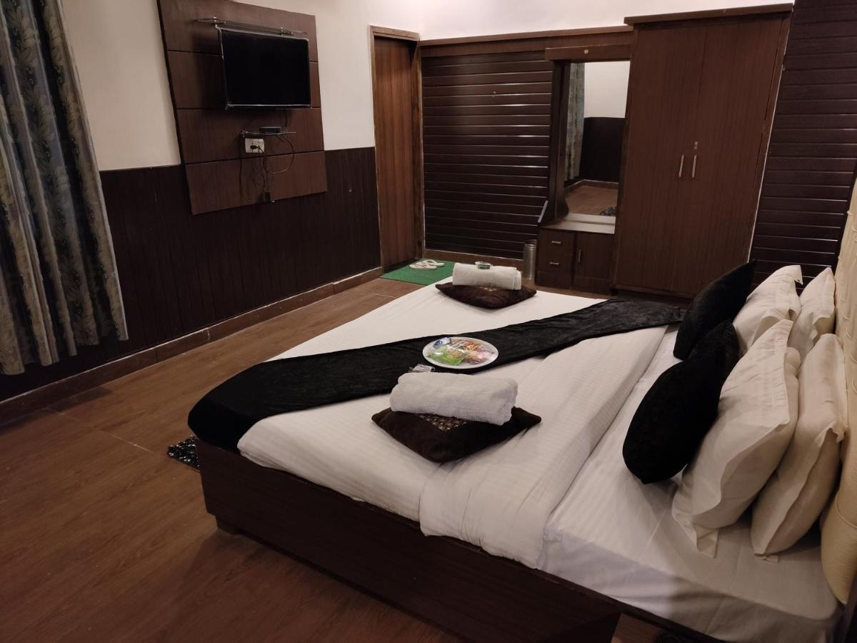 Kartikay Hotel Hisār Екстериор снимка