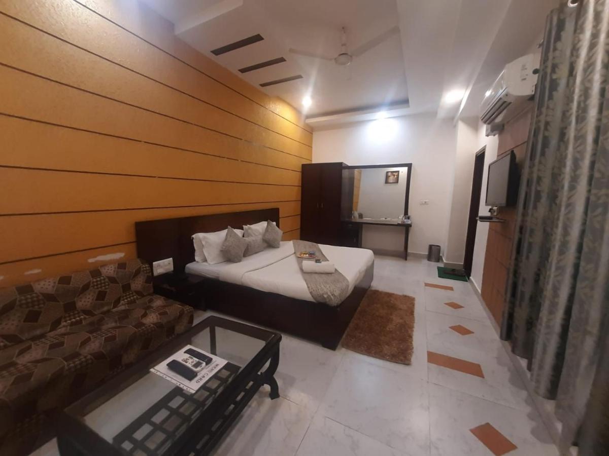 Kartikay Hotel Hisār Екстериор снимка
