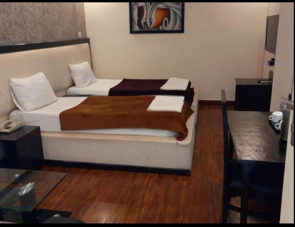 Kartikay Hotel Hisār Стая снимка