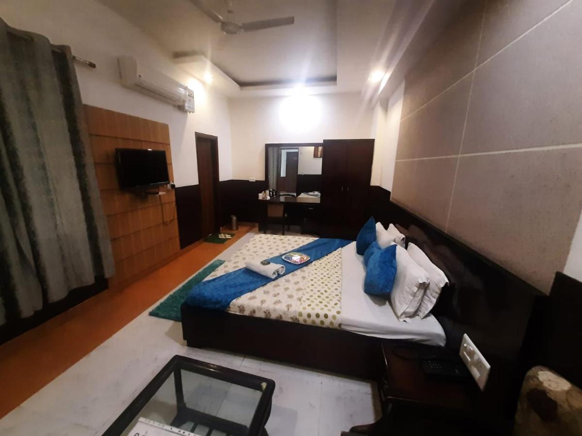Kartikay Hotel Hisār Екстериор снимка