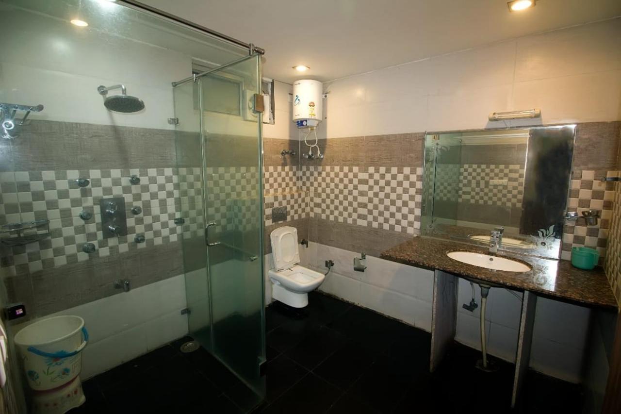 Kartikay Hotel Hisār Екстериор снимка