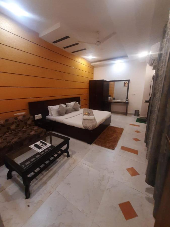 Kartikay Hotel Hisār Екстериор снимка