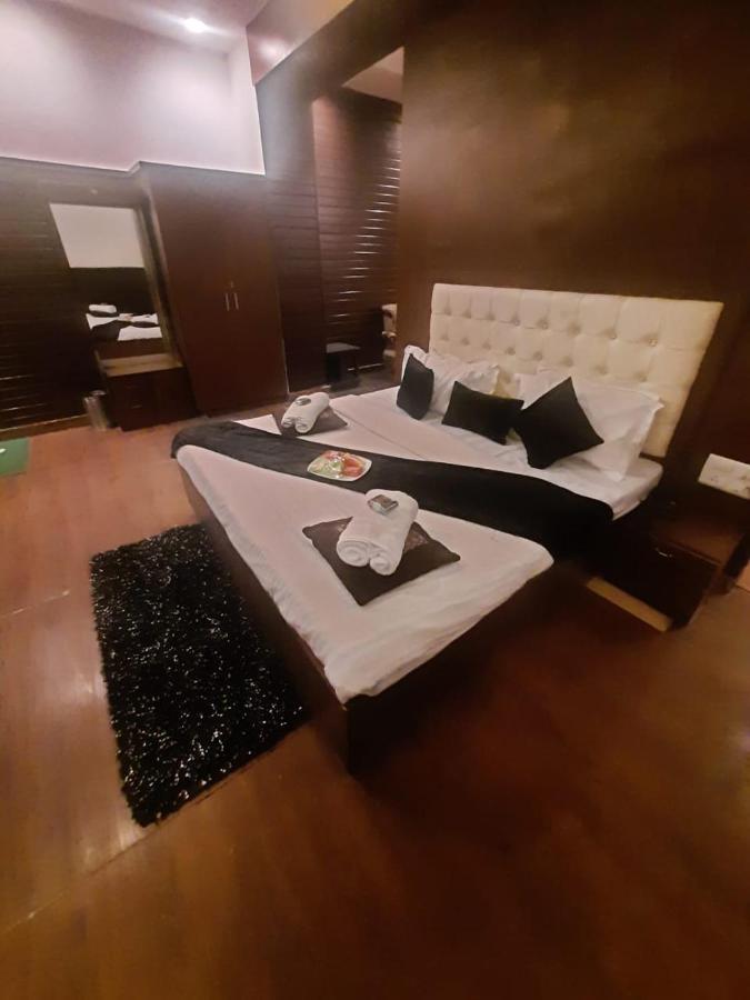 Kartikay Hotel Hisār Екстериор снимка