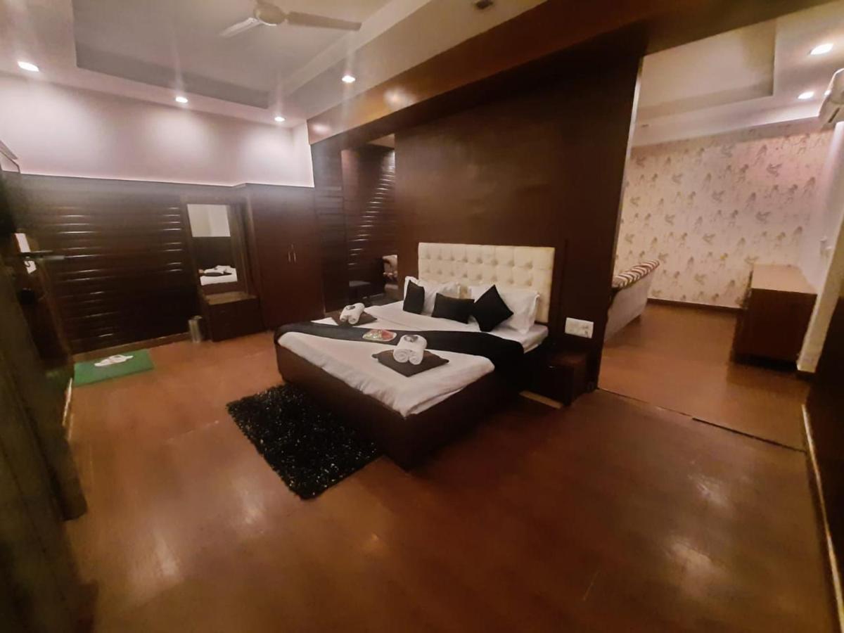 Kartikay Hotel Hisār Екстериор снимка