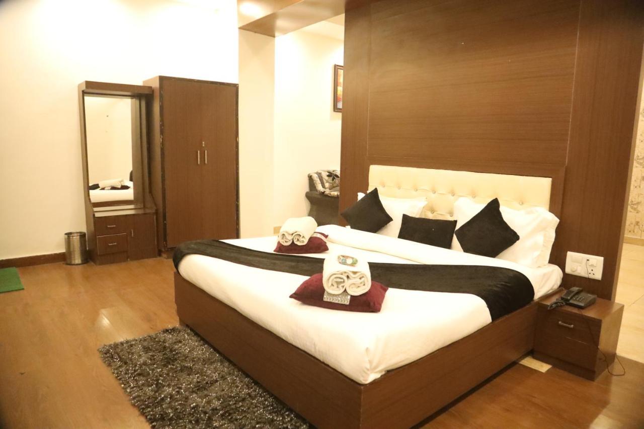 Kartikay Hotel Hisār Екстериор снимка
