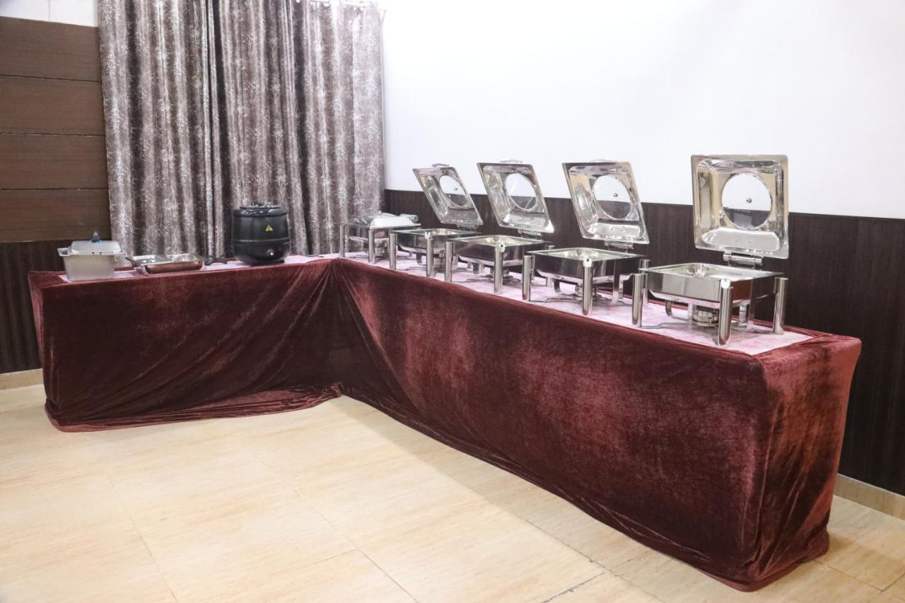 Kartikay Hotel Hisār Екстериор снимка