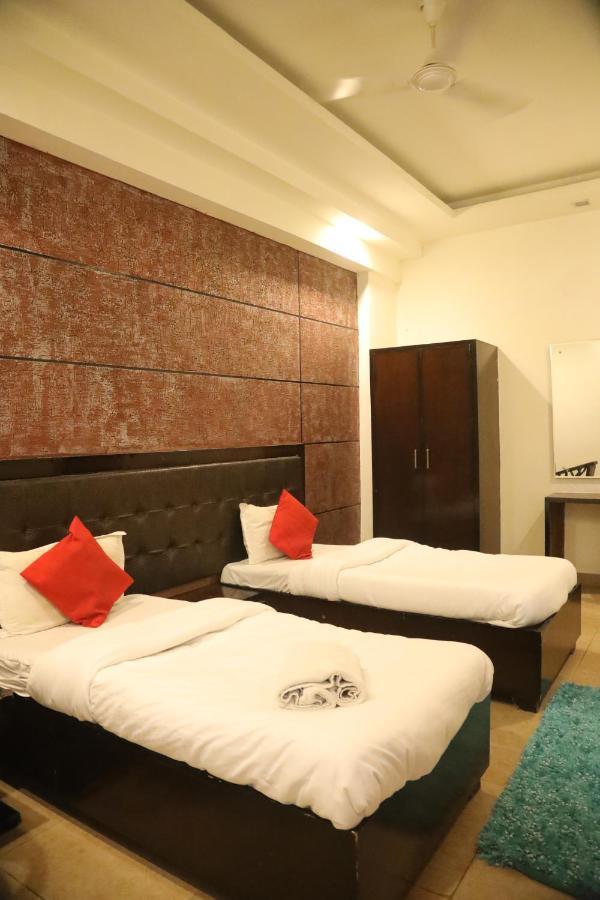 Kartikay Hotel Hisār Екстериор снимка