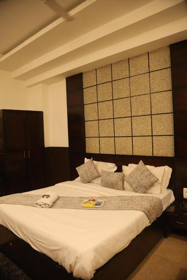 Kartikay Hotel Hisār Екстериор снимка