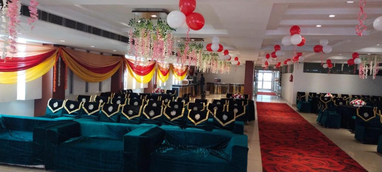 Kartikay Hotel Hisār Екстериор снимка